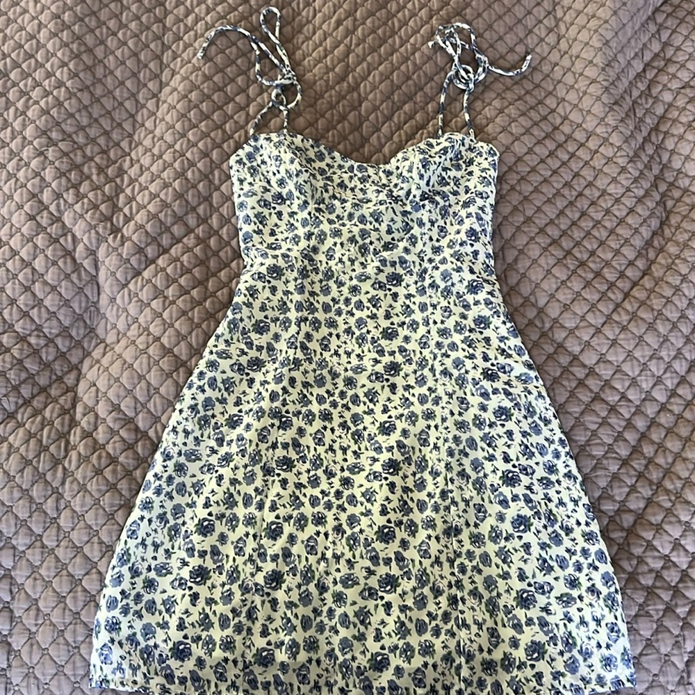 Penny Lane Dress Blue Floral Size 4 Beginning Boutique